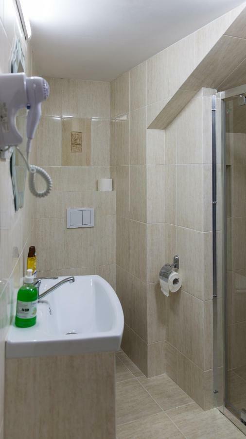 Casa Burduhos Hotel คัมพูลุง โมลโดเวเนสค์ ภายนอก รูปภาพ